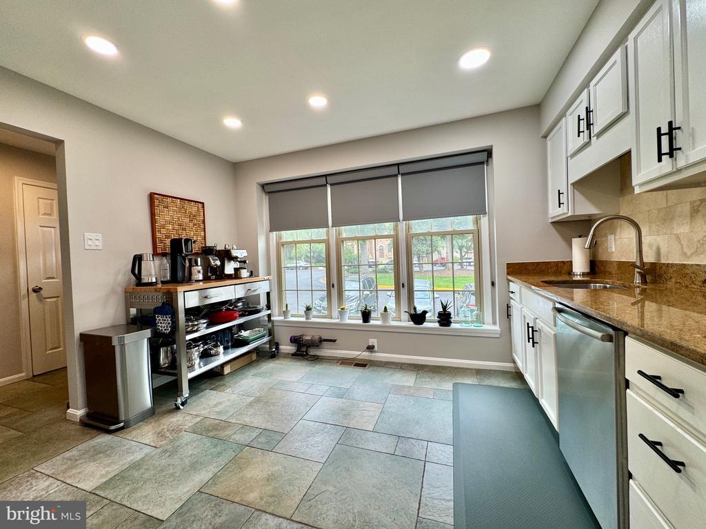 2718 SHAWN LEIGH DRIVE