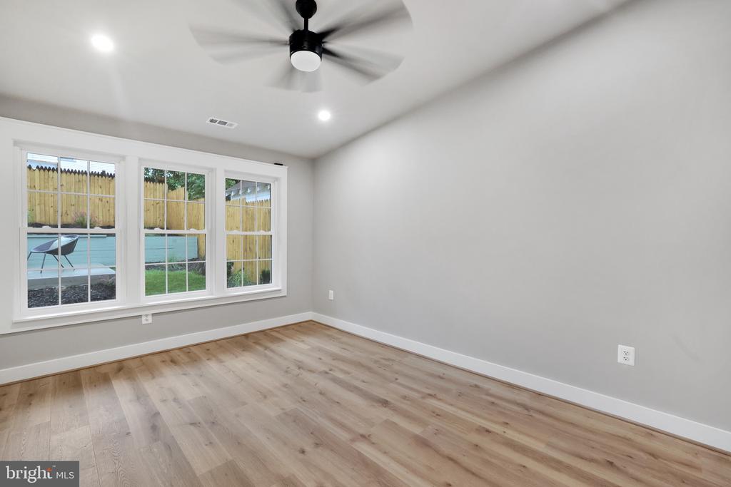 2313 GLENDALE TERRACE