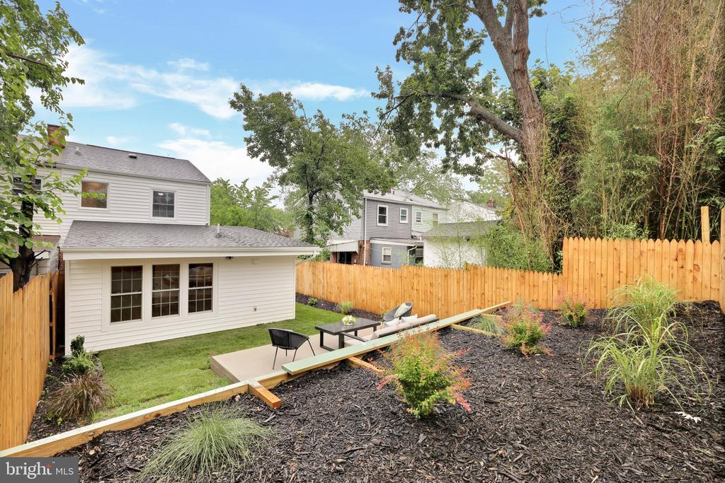 2313 GLENDALE TERRACE