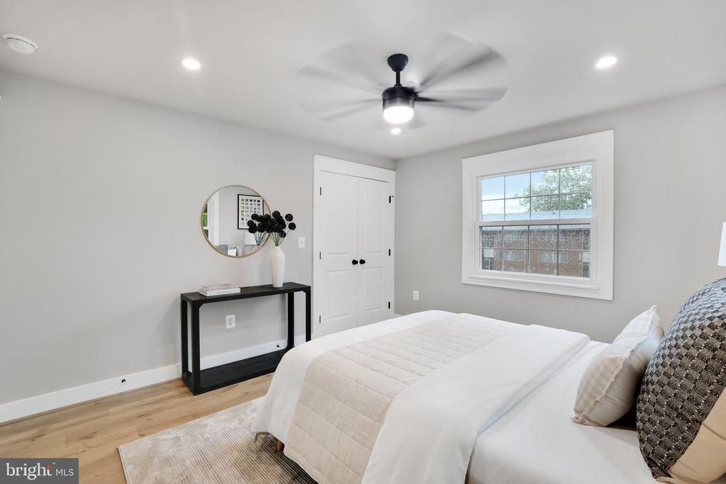 2313 GLENDALE TERRACE