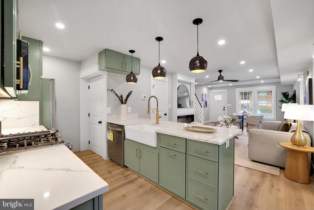 2313 GLENDALE TERRACE