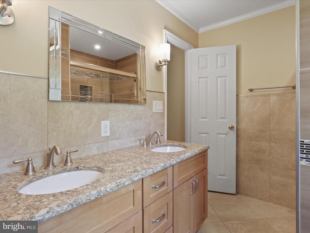 4661 BRADDOCK GREEN COURT