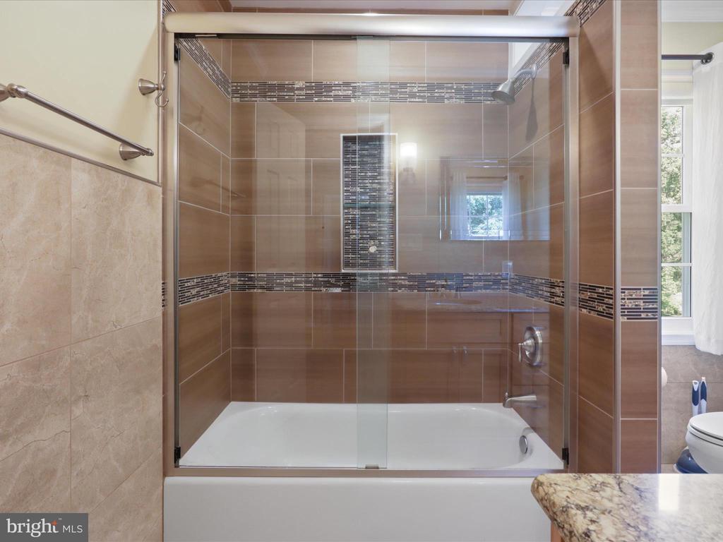 4661 BRADDOCK GREEN COURT