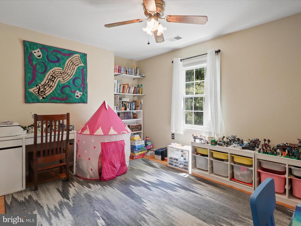 4661 BRADDOCK GREEN COURT