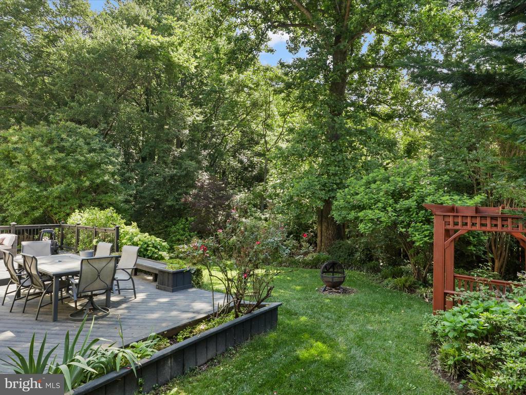 4661 BRADDOCK GREEN COURT