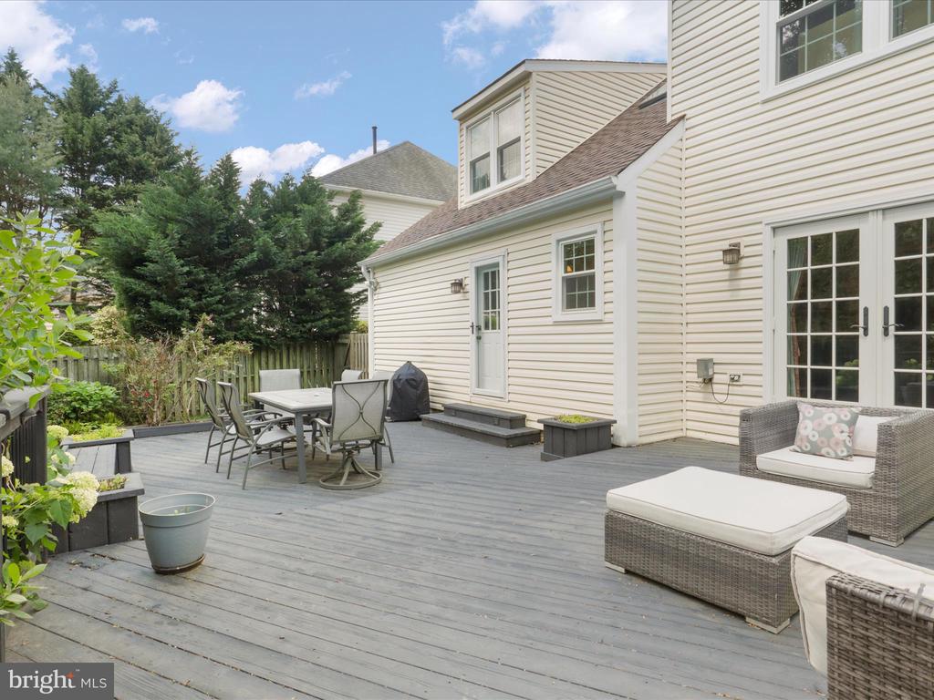 4661 BRADDOCK GREEN COURT