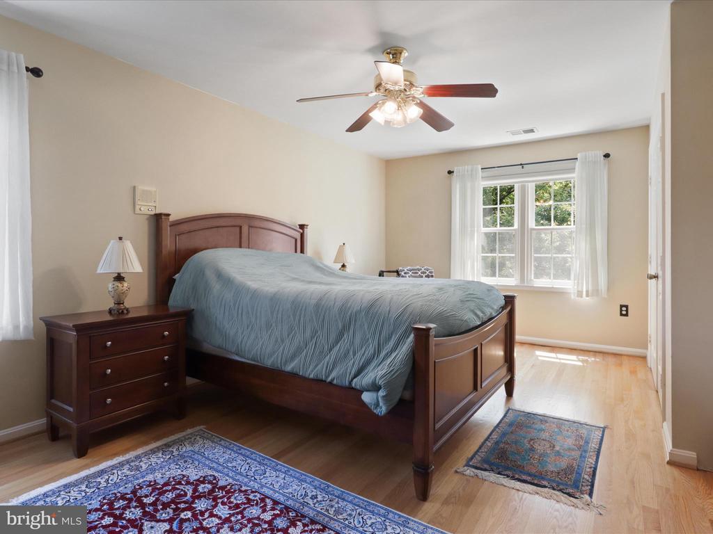 4661 BRADDOCK GREEN COURT