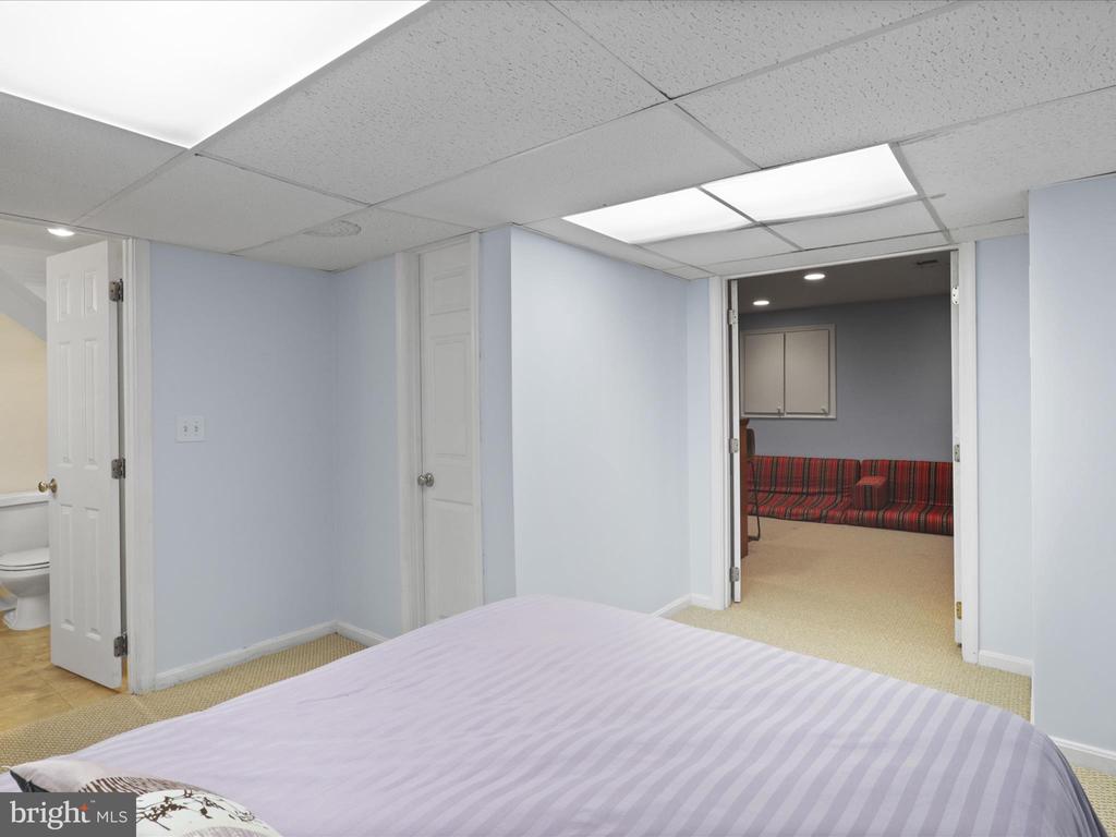 4661 BRADDOCK GREEN COURT