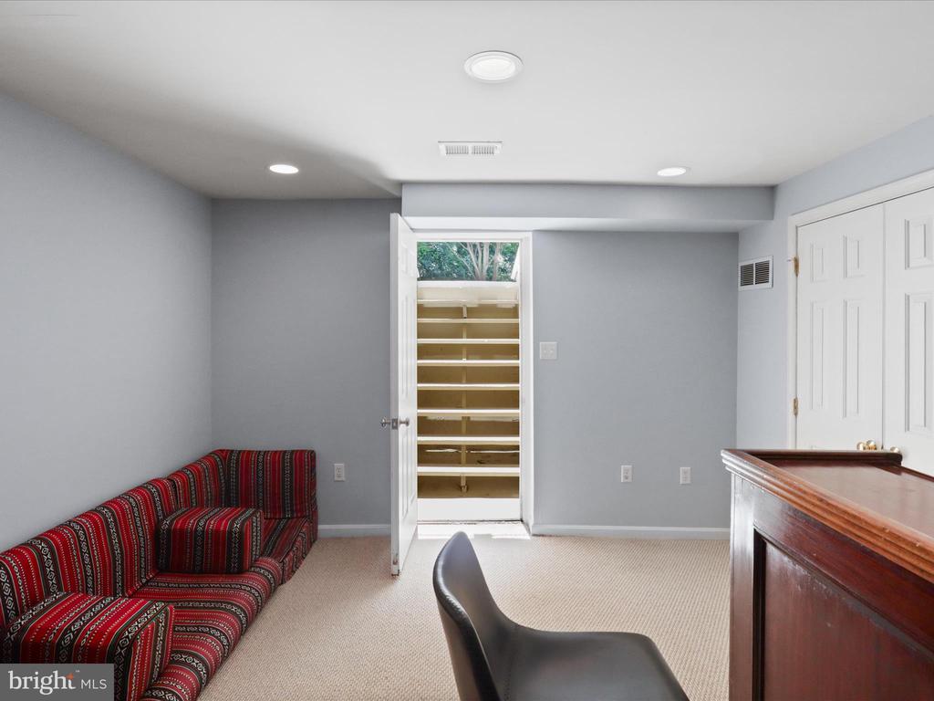 4661 BRADDOCK GREEN COURT