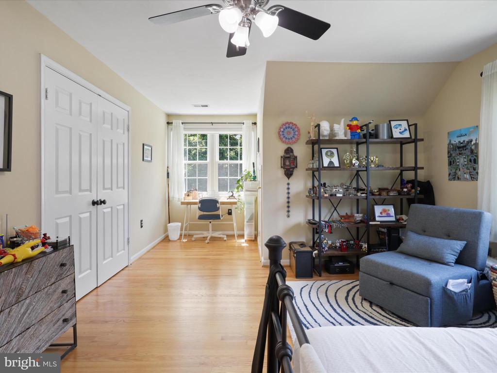 4661 BRADDOCK GREEN COURT