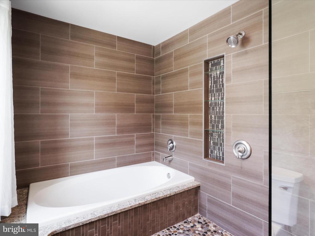 4661 BRADDOCK GREEN COURT