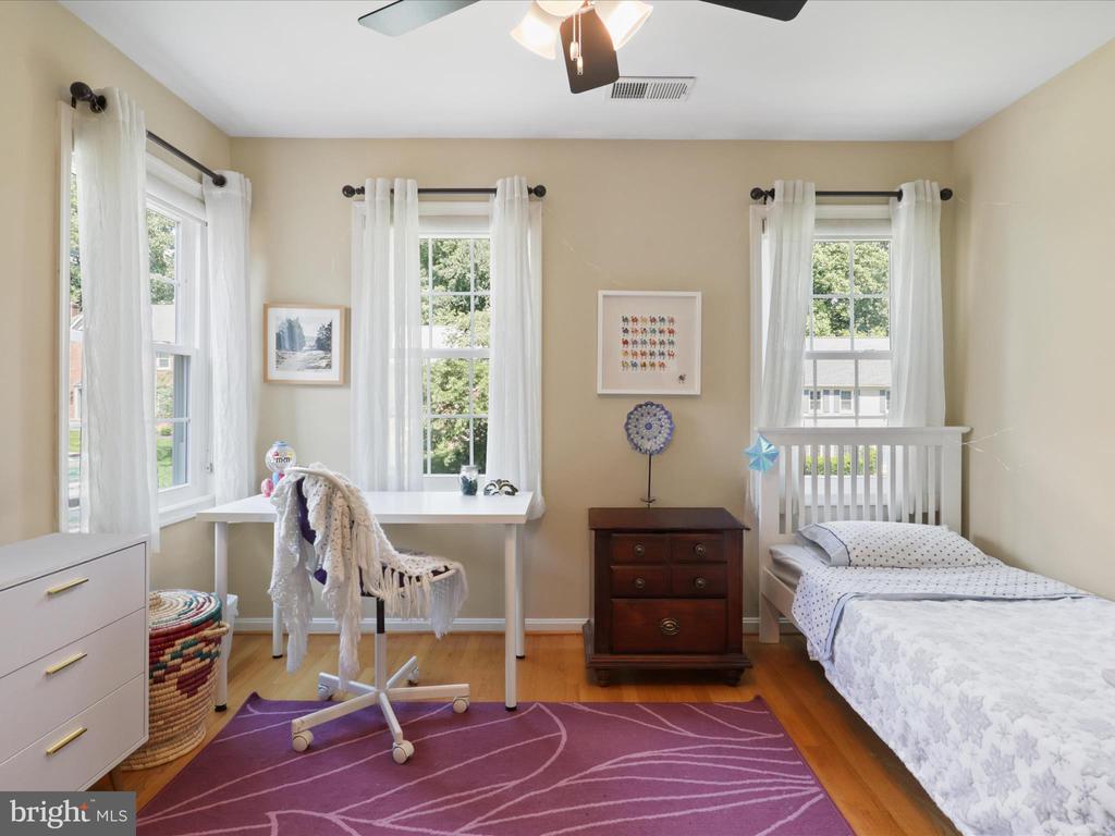 4661 BRADDOCK GREEN COURT