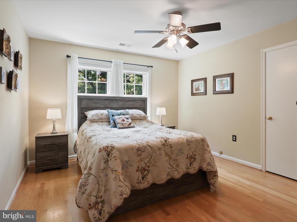 4661 BRADDOCK GREEN COURT