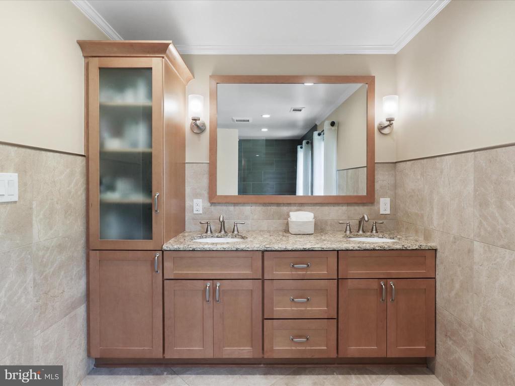 4661 BRADDOCK GREEN COURT