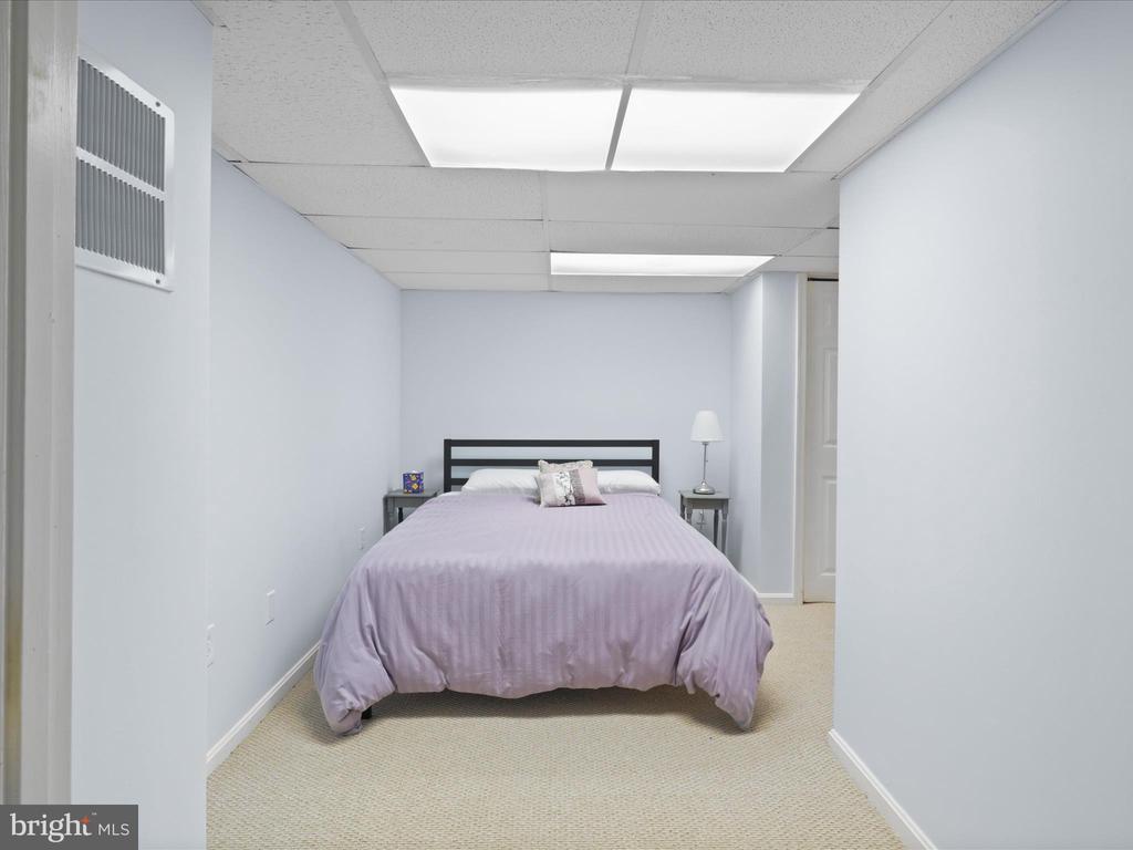 4661 BRADDOCK GREEN COURT
