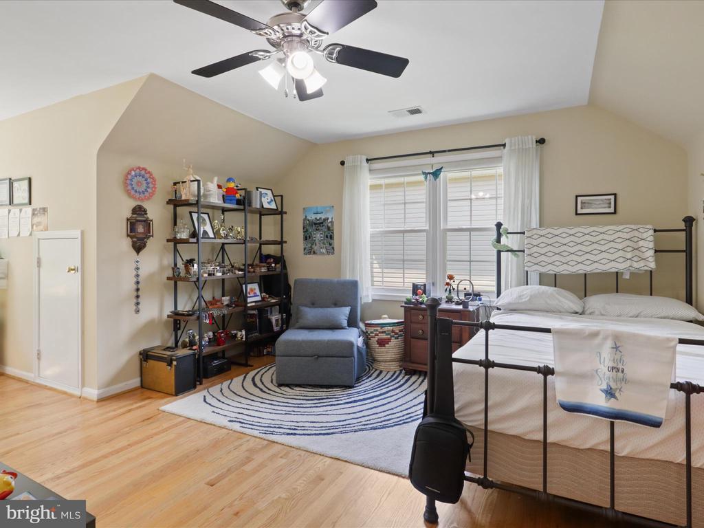 4661 BRADDOCK GREEN COURT