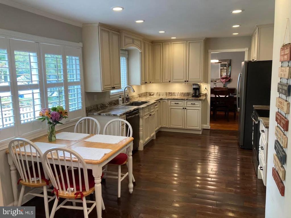 6511 CAPE COURT