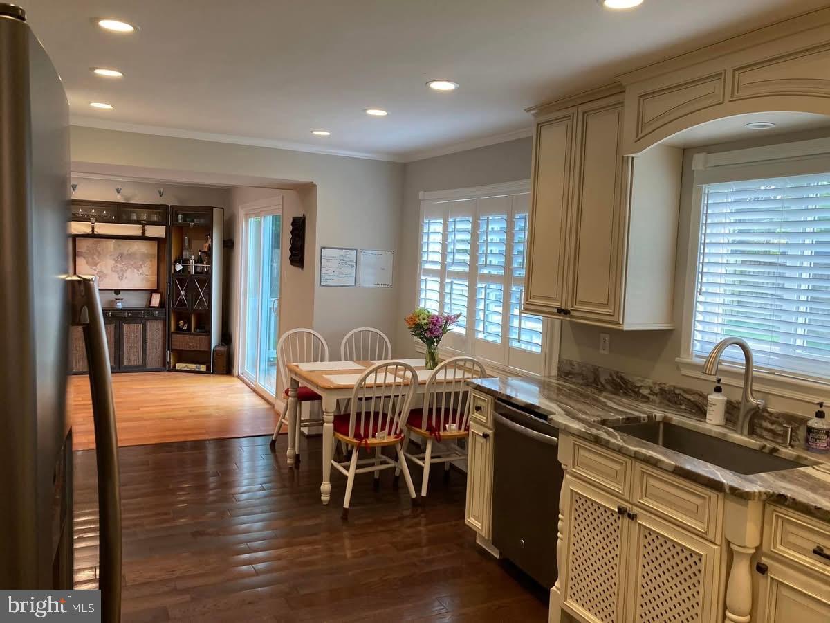 6511 CAPE COURT