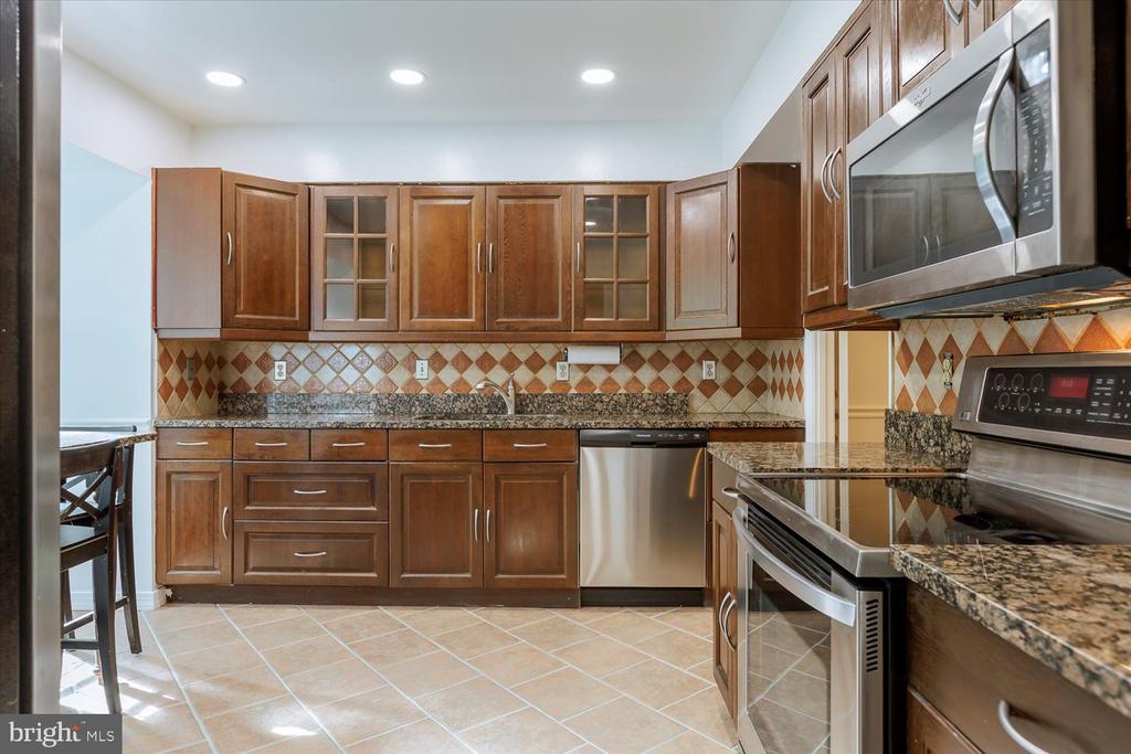 9019 FOX GRAPE LANE