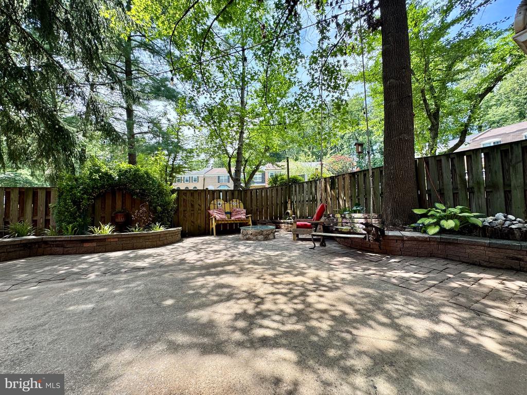 9019 FOX GRAPE LANE