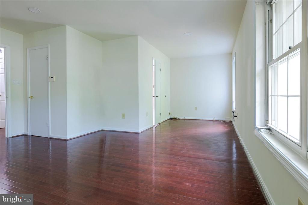9019 FOX GRAPE LANE