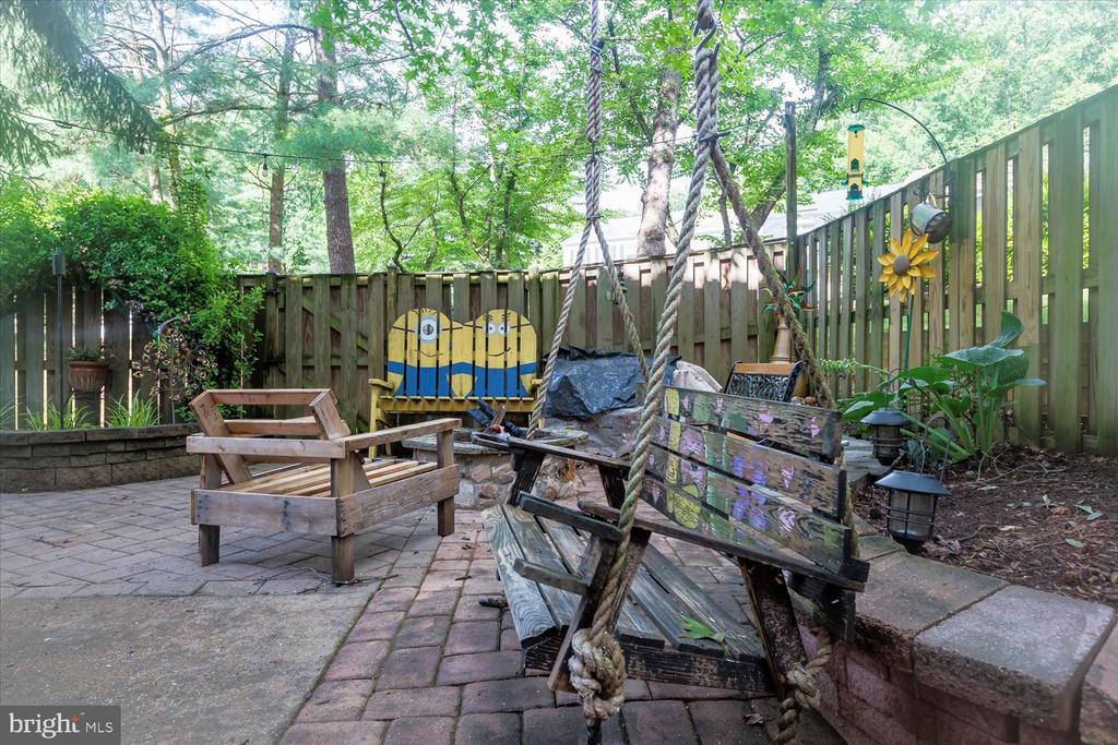 9019 FOX GRAPE LANE