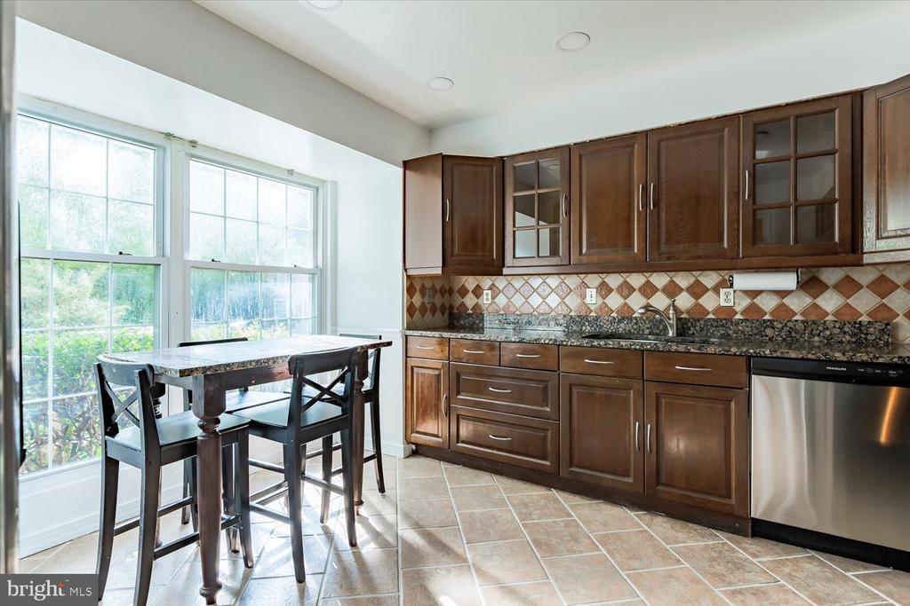 9019 FOX GRAPE LANE