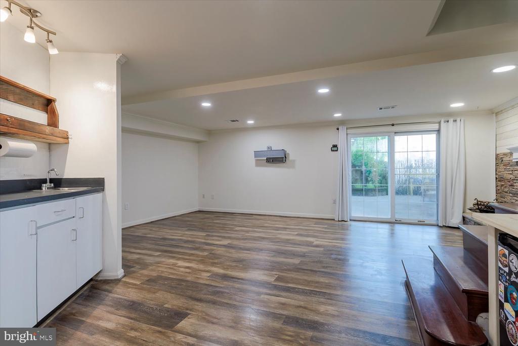9019 FOX GRAPE LANE