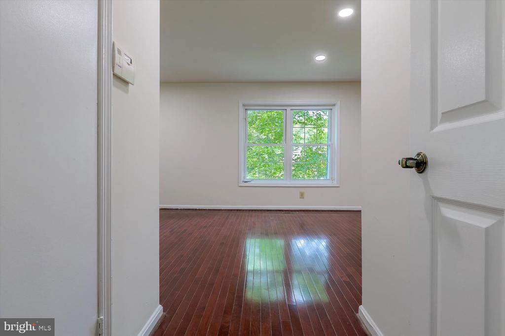 9019 FOX GRAPE LANE