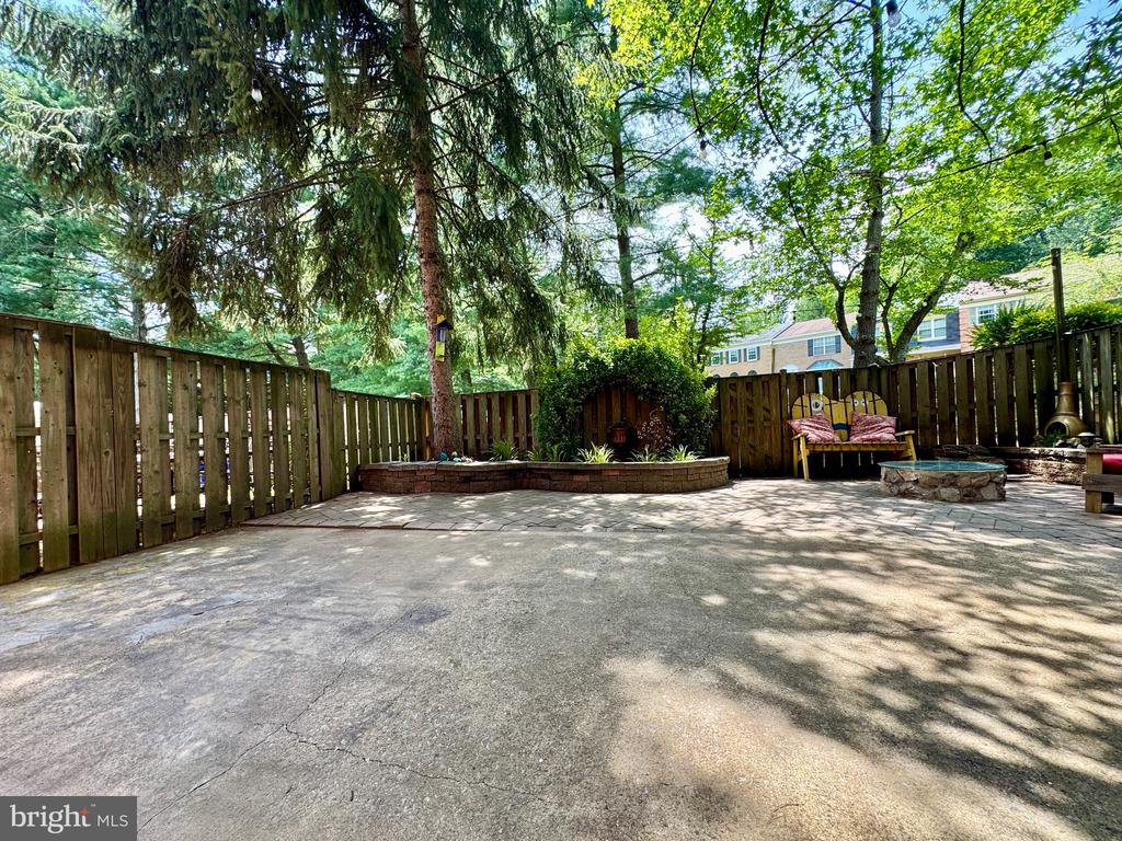 9019 FOX GRAPE LANE