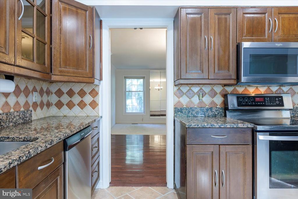 9019 FOX GRAPE LANE
