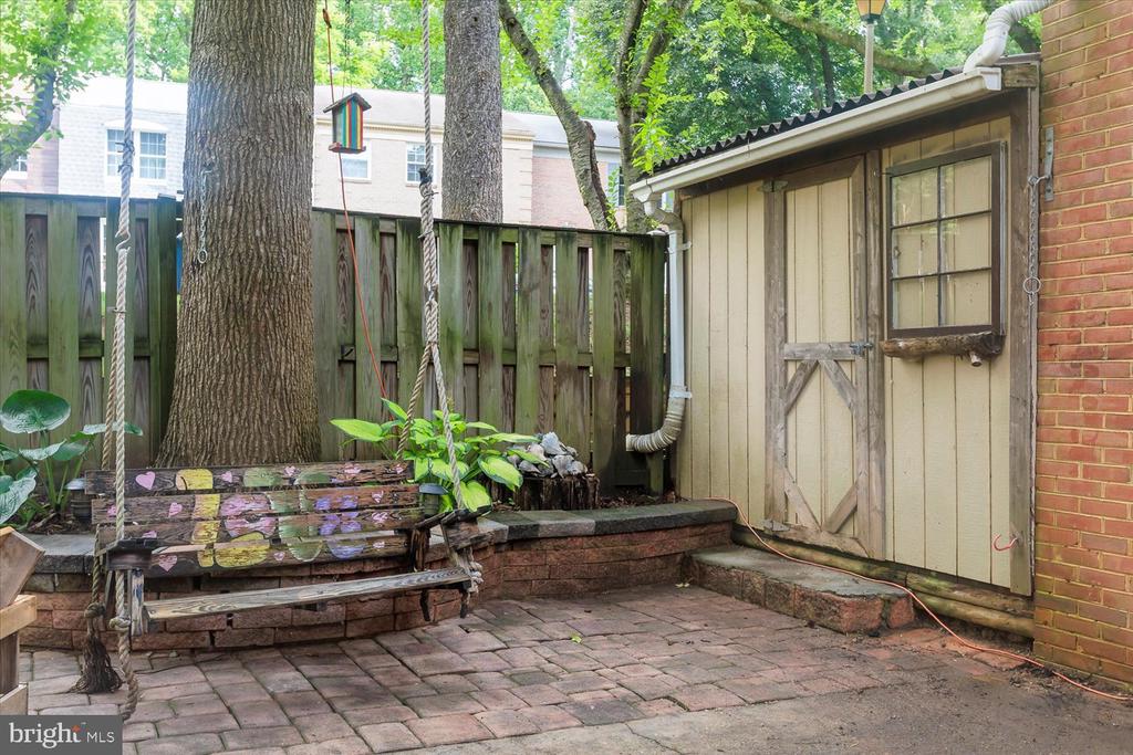 9019 FOX GRAPE LANE