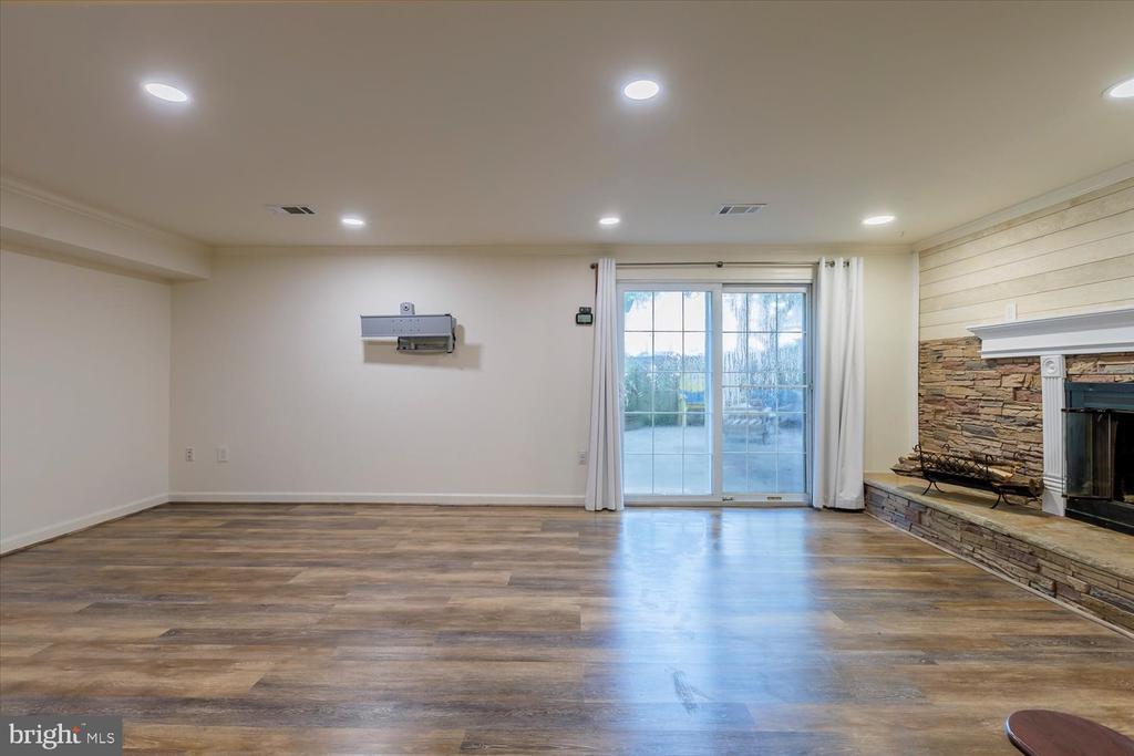 9019 FOX GRAPE LANE