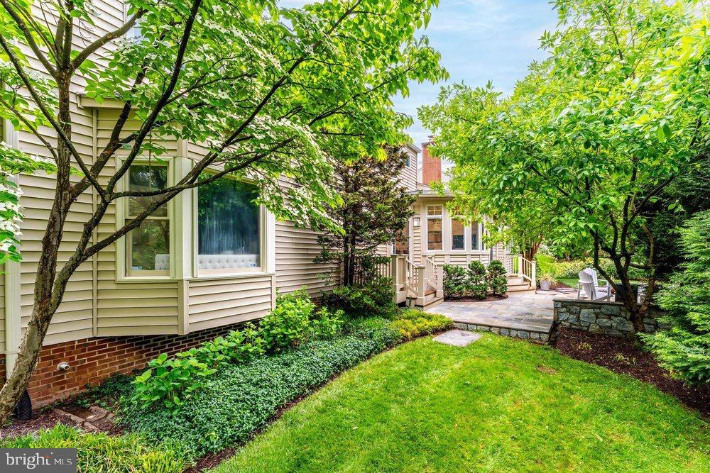 1655 HUNTING RIDGE COURT