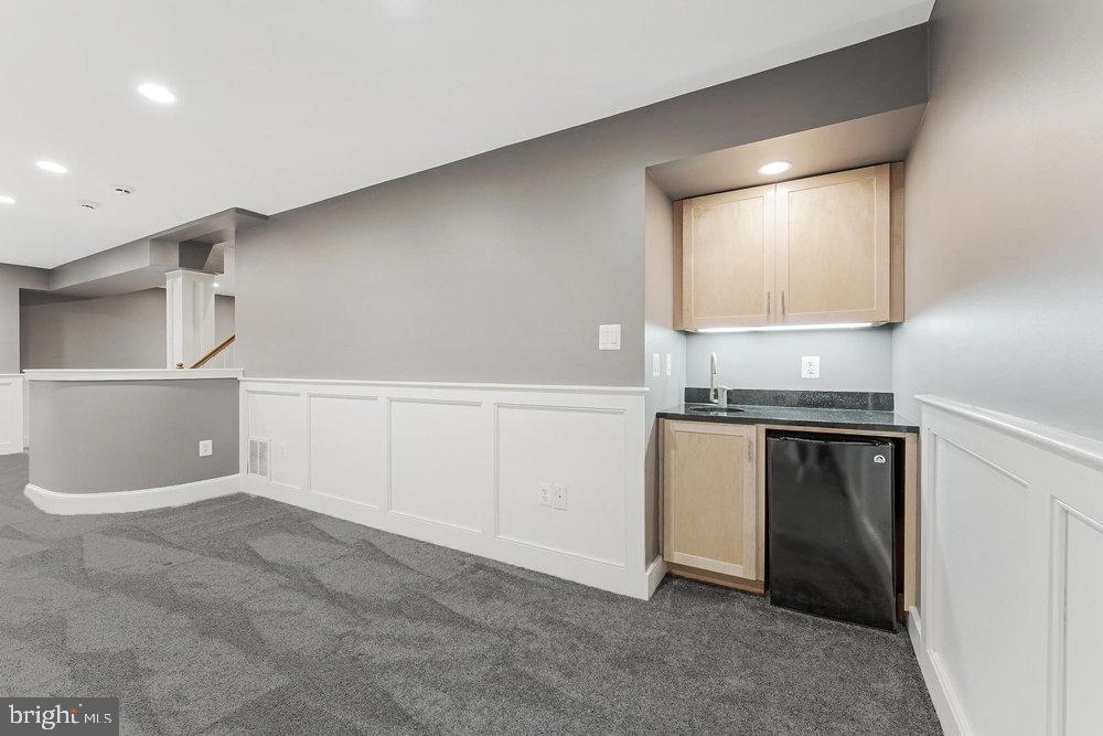 1655 HUNTING RIDGE COURT