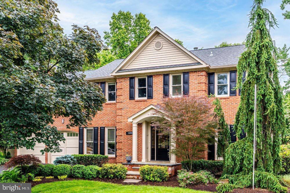 1655 HUNTING RIDGE COURT