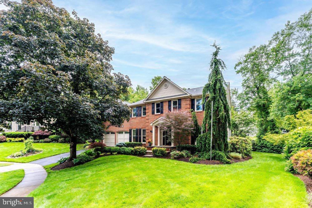 1655 HUNTING RIDGE COURT