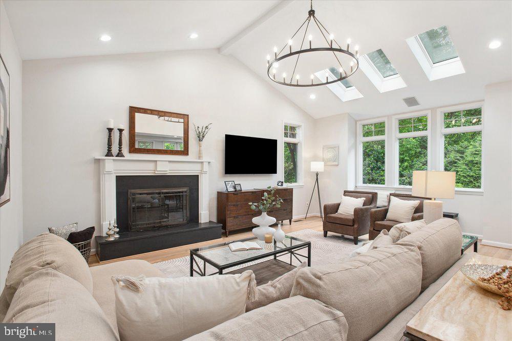 1655 HUNTING RIDGE COURT