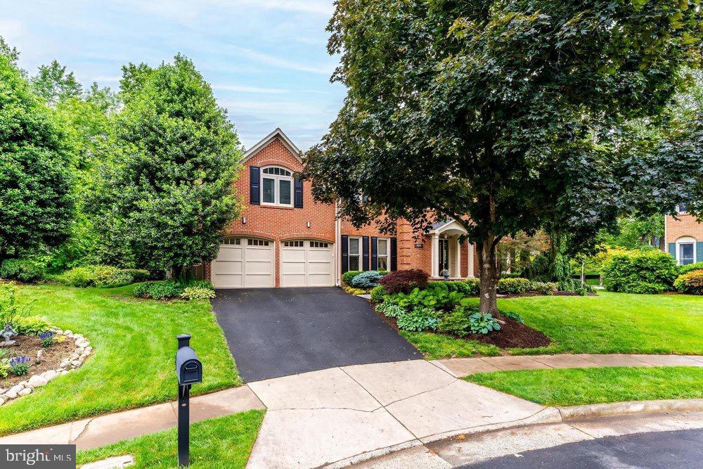 1655 HUNTING RIDGE COURT