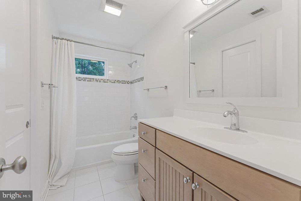 1655 HUNTING RIDGE COURT