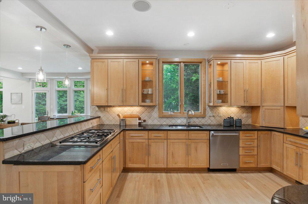 1655 HUNTING RIDGE COURT