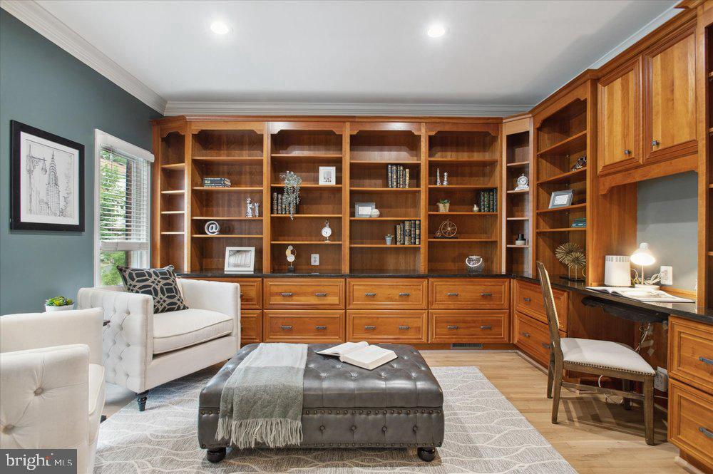 1655 HUNTING RIDGE COURT