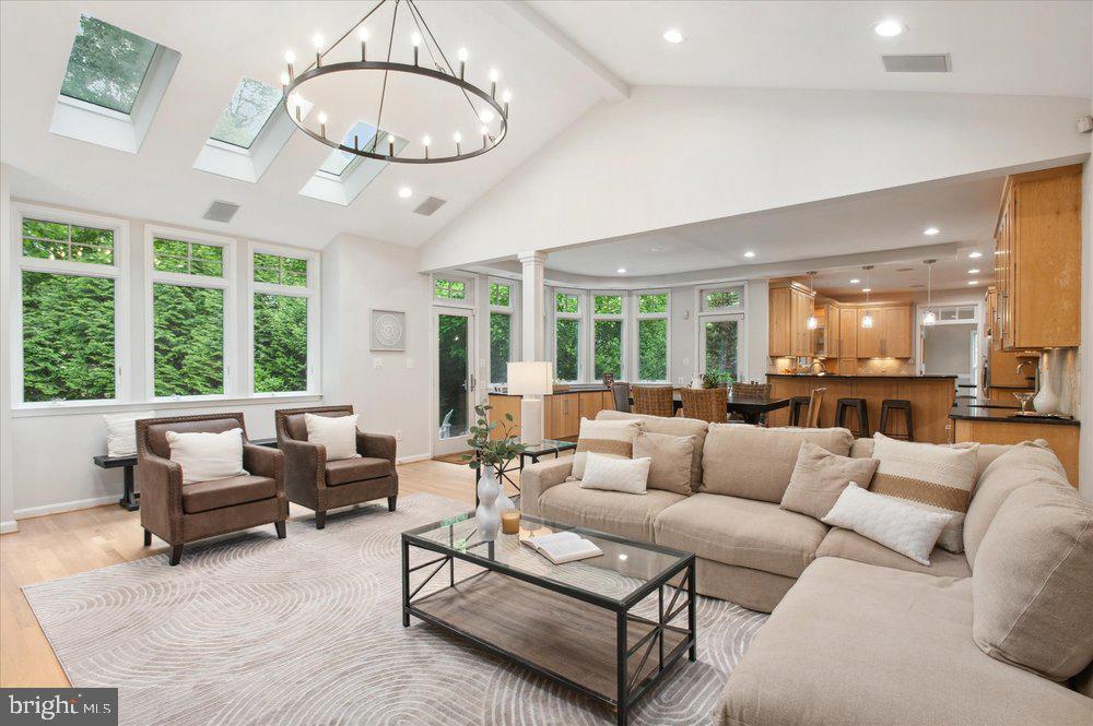 1655 HUNTING RIDGE COURT