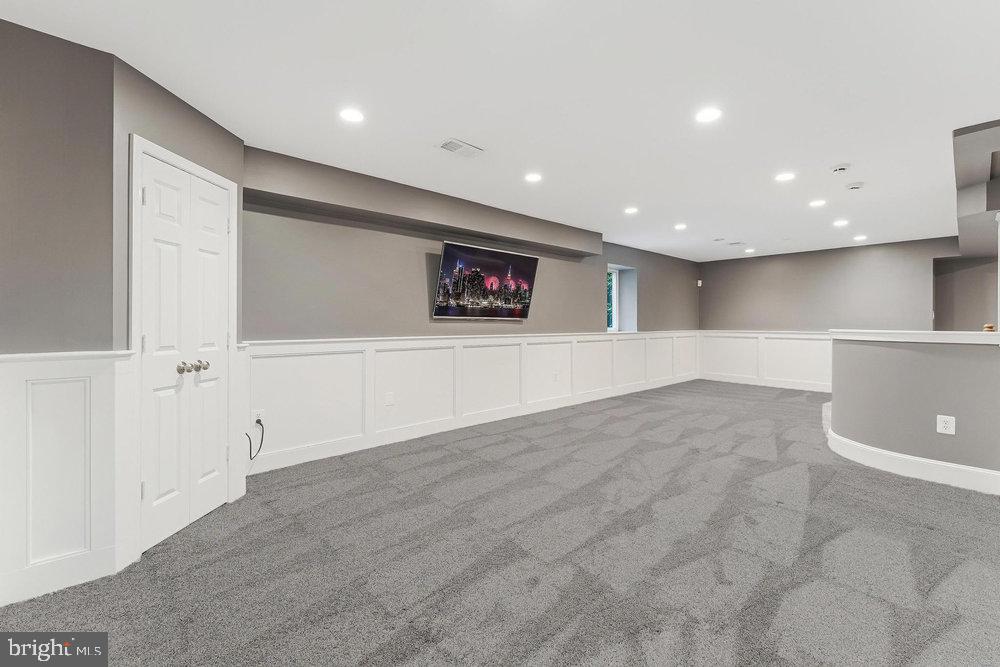 1655 HUNTING RIDGE COURT