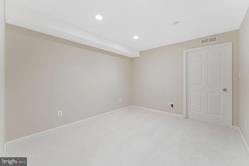 1655 HUNTING RIDGE COURT