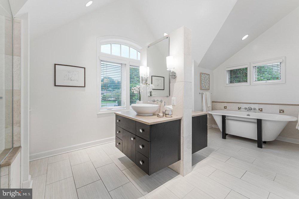 1655 HUNTING RIDGE COURT