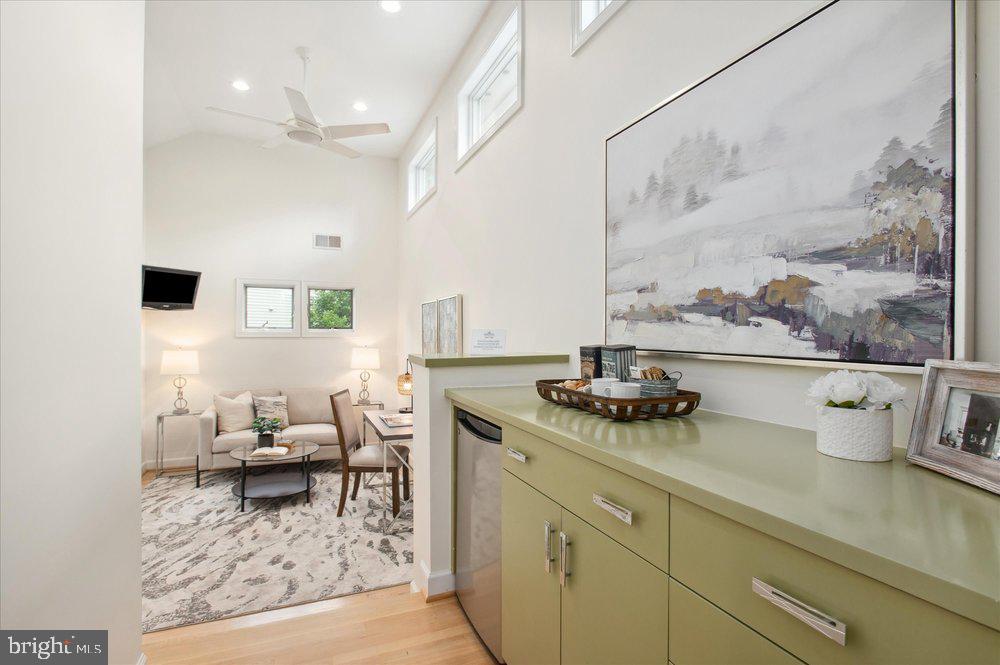1655 HUNTING RIDGE COURT