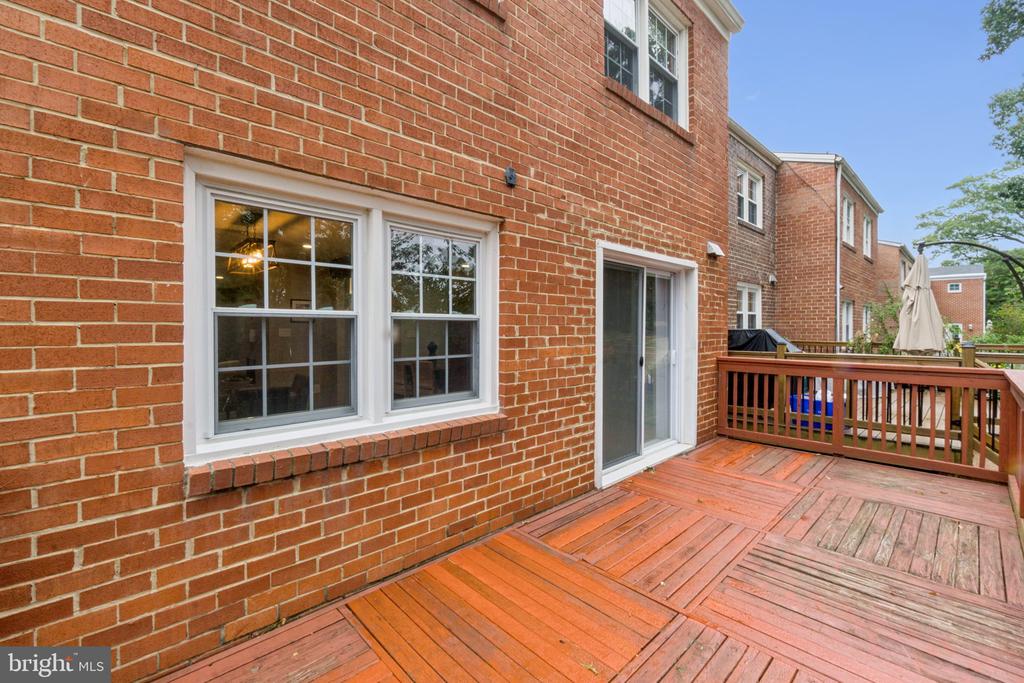 3321 SPRING LANE