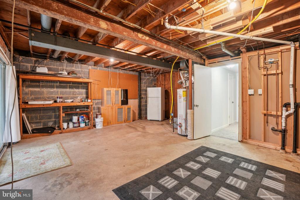 3321 SPRING LANE