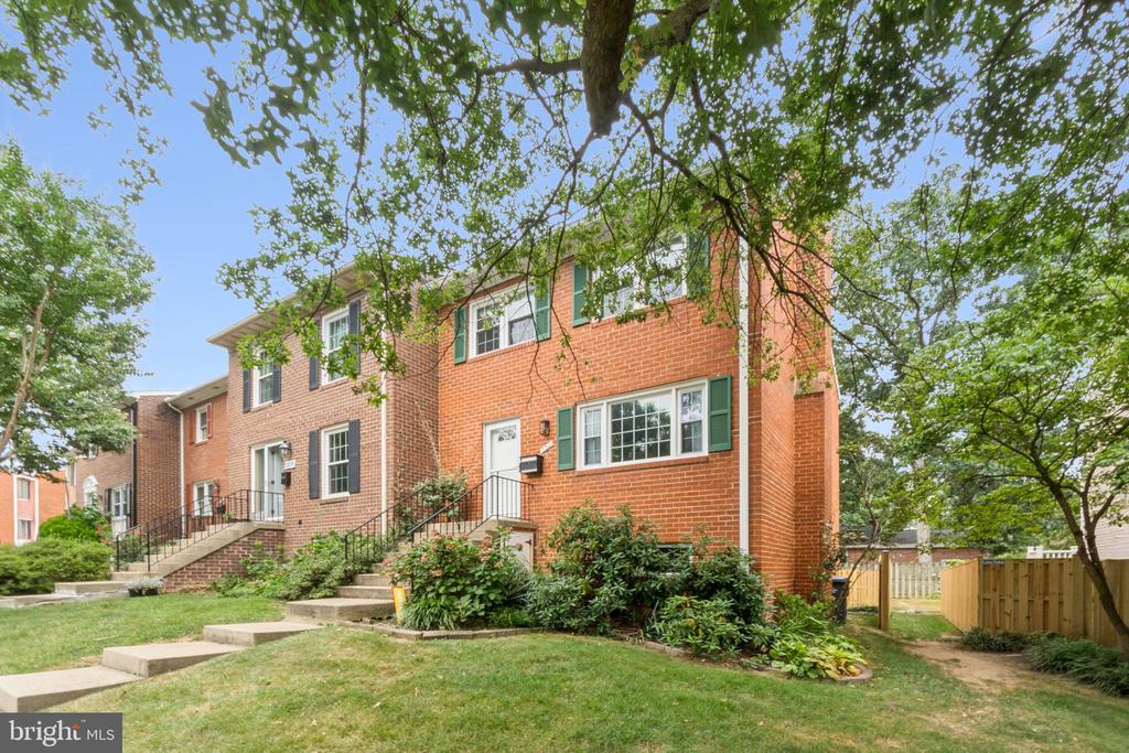 3321 SPRING LANE